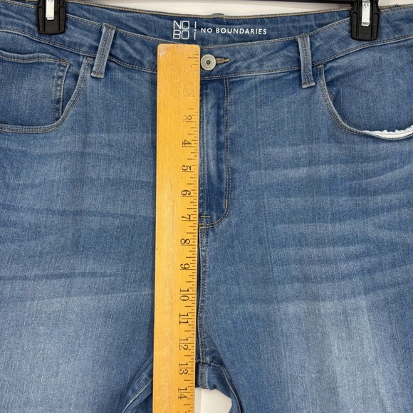 No Boundaries Juniors Plus Size 21 High Rise Skinny Jeans Jeggings Light Blue - Picture 4 of 8